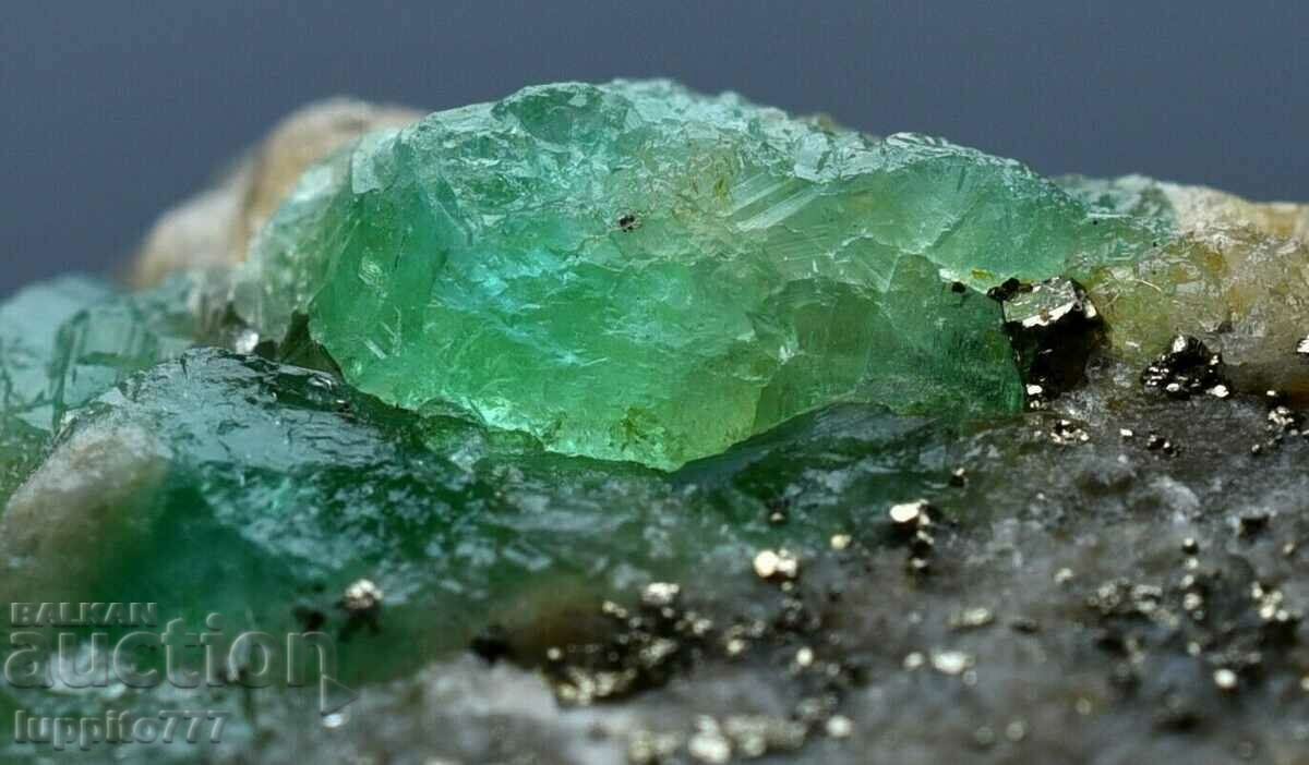 emerald emerald beryl on matrix μοναδικό με τιμή 195.00 BGN | € 99.70 emerald emerald beryl on matrix μοναδικό με τιμή 195.00 BGN | € 99.70