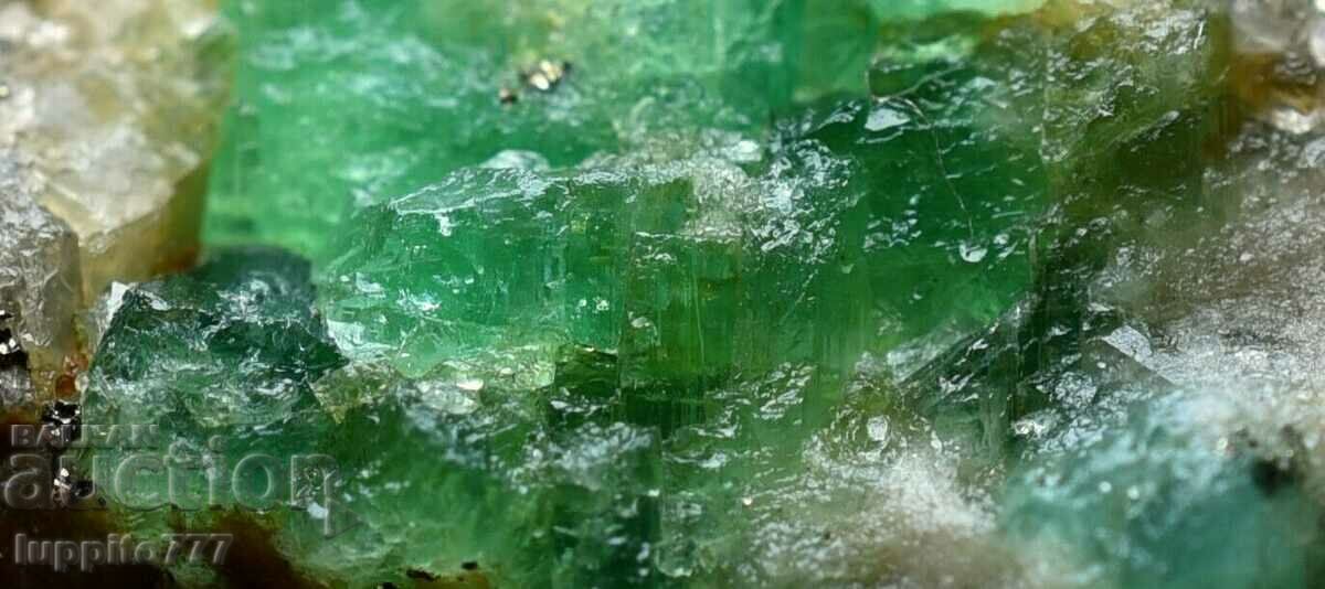 emerald emerald beryl on matrix μοναδικό - 5 emerald emerald beryl on matrix μοναδικό - 5