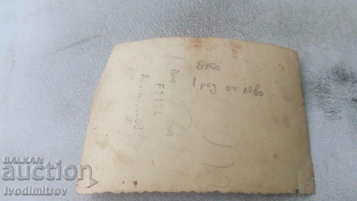 Photo Sofia Παιδιά και ενήλικες με αποκριάτικα καπέλα με τιμή 1.45 BGN | € 0.74