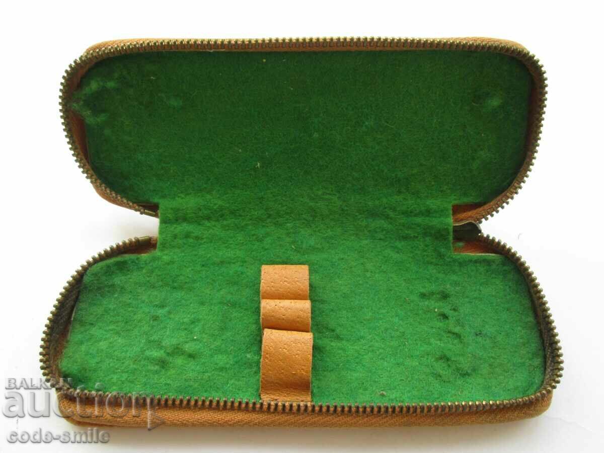 Livrarea Toc veche din piele Art Deco cu trei stilouri Livrarea Toc veche din piele Art Deco cu trei stilouri