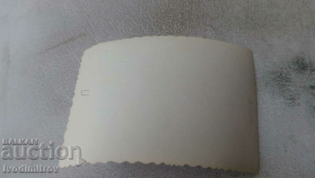 Foto Trei bărbați și două femei cu preț 0.75 BGN | € 0.38 Foto Trei bărbați și două femei cu preț 0.75 BGN | € 0.38