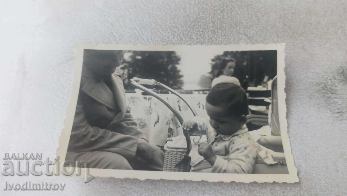 Photo Man and little boy in vintage pram 1939