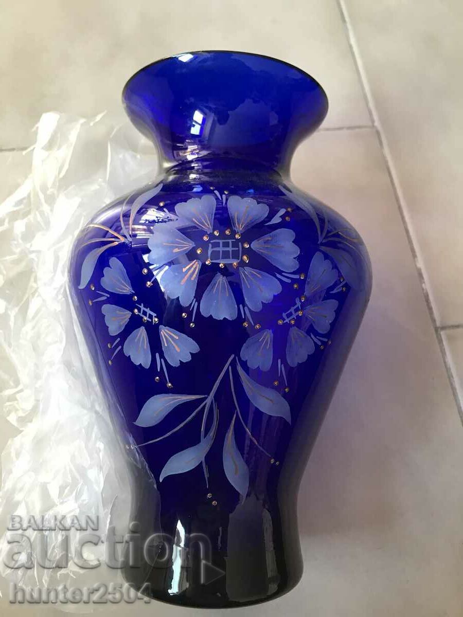Auction  Vase-20 cm high.
