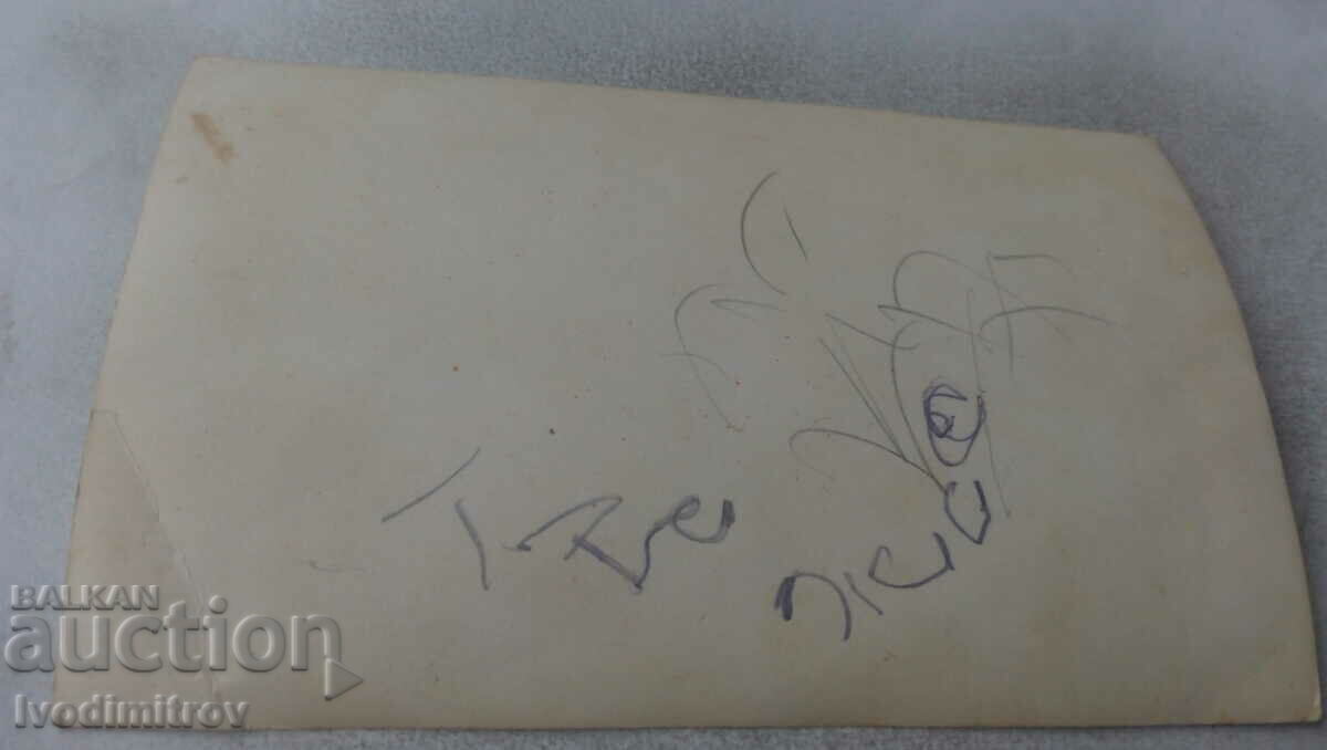 Φωτογραφία Μικρό αγόρι με λαϊκή φορεσιά με τιμή 1.65 BGN | € 0.84 Φωτογραφία Μικρό αγόρι με λαϊκή φορεσιά με τιμή 1.65 BGN | € 0.84