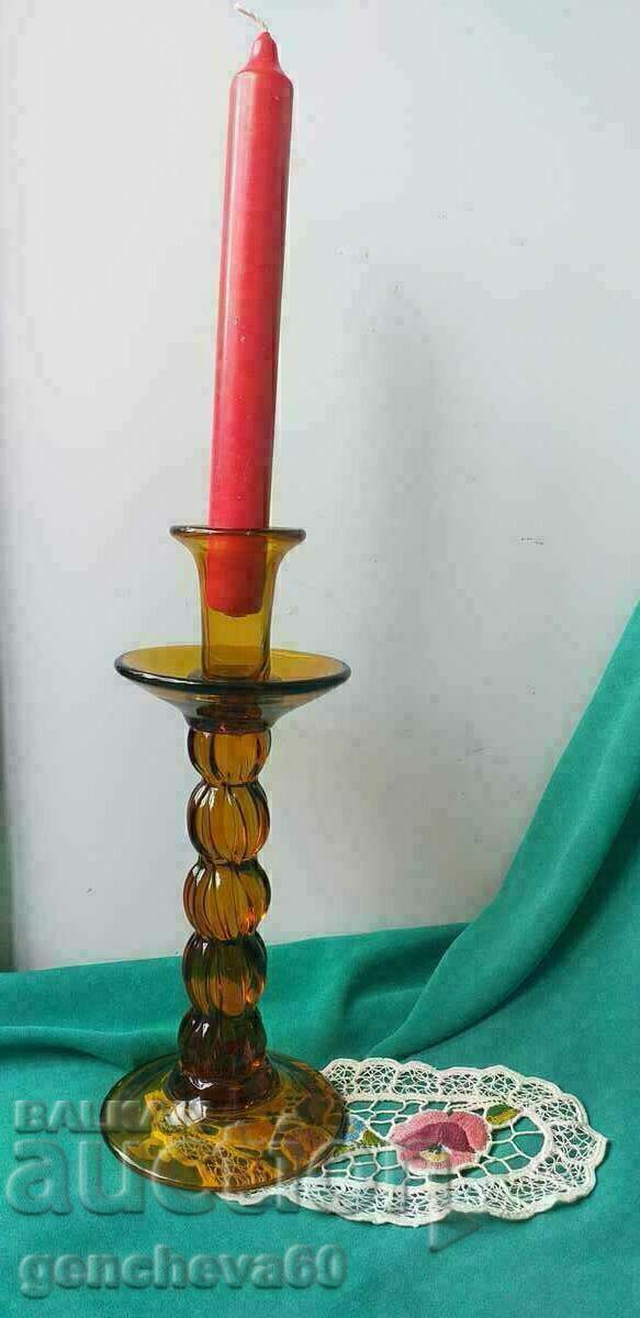 Sfeșnic de sticlă chihlimbar de epocă