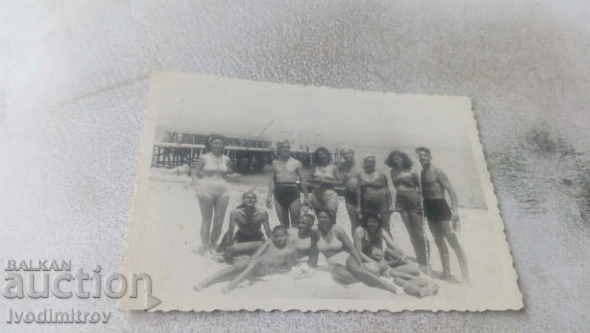 Photo Varna Quarantine Men, women and children on the beach 1948