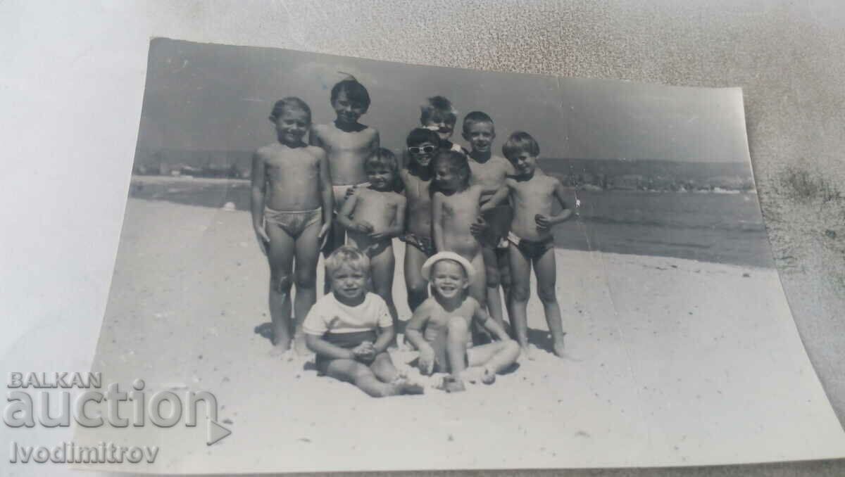 Photo Boys and girls on the beach