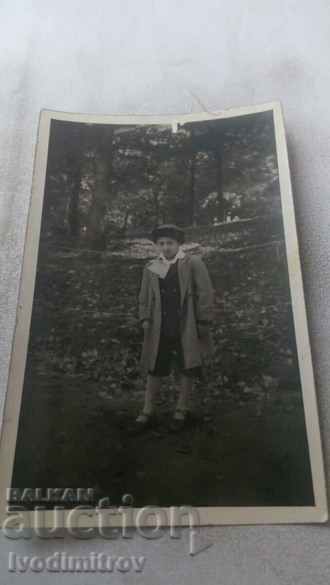 Снимка Момче в парка 1933