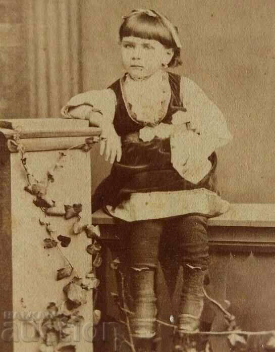 Delivery of 1870s GIRL WEARING PAFTY CHILD PICTURE PHOTOGRAPH CARDBOARD Delivery of 1870s GIRL WEARING PAFTY CHILD PICTURE PHOTOGRAPH CARDBOARD