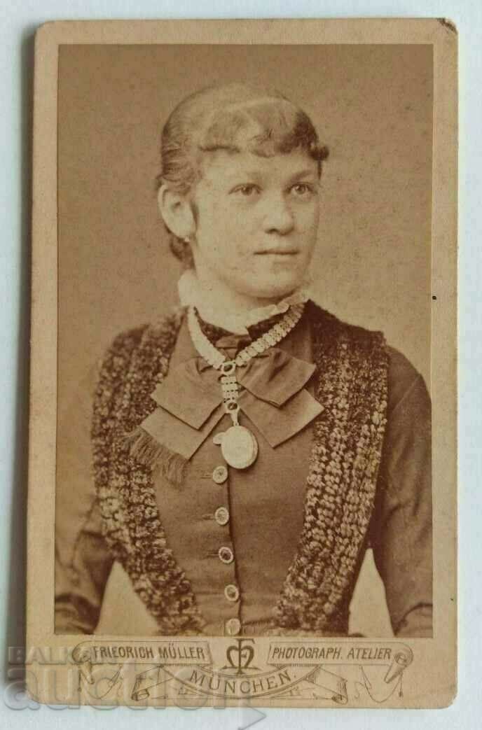 19TH CENTURY WOMAN NECKLACE CORD PHOTOGRAPH CARDBOARD