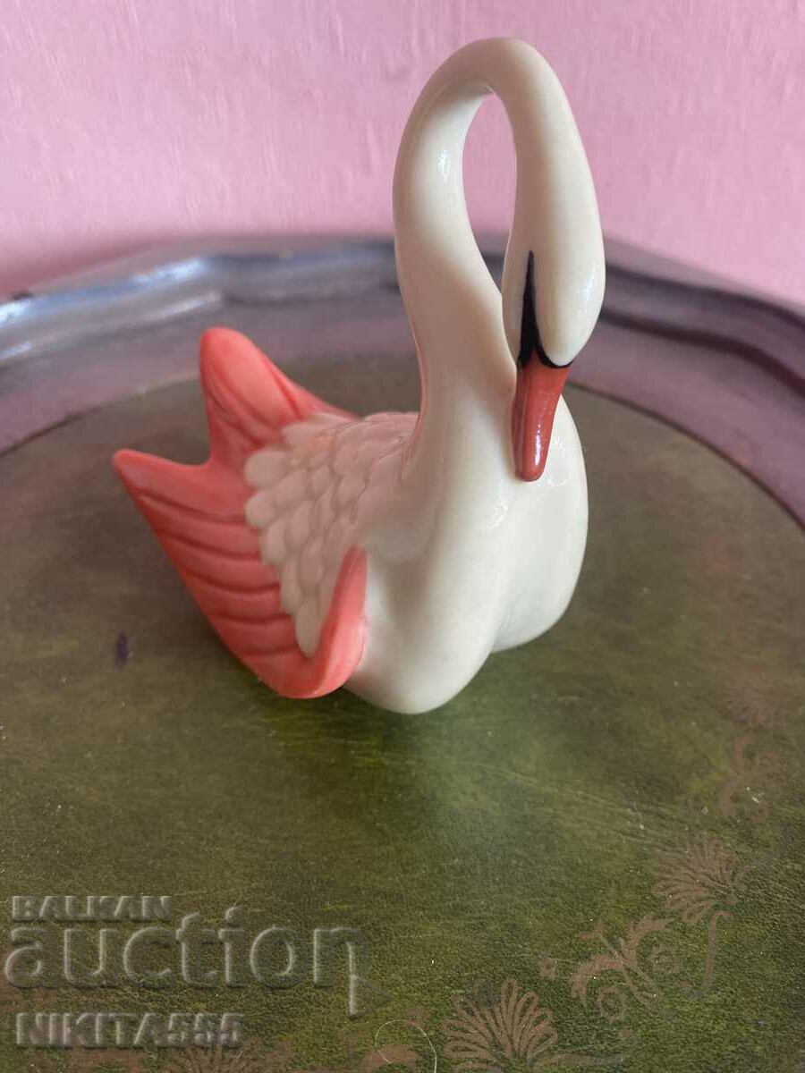 Auction A uniquely beautiful figure of a small porcelain swan Auction A uniquely beautiful figure of a small porcelain swan