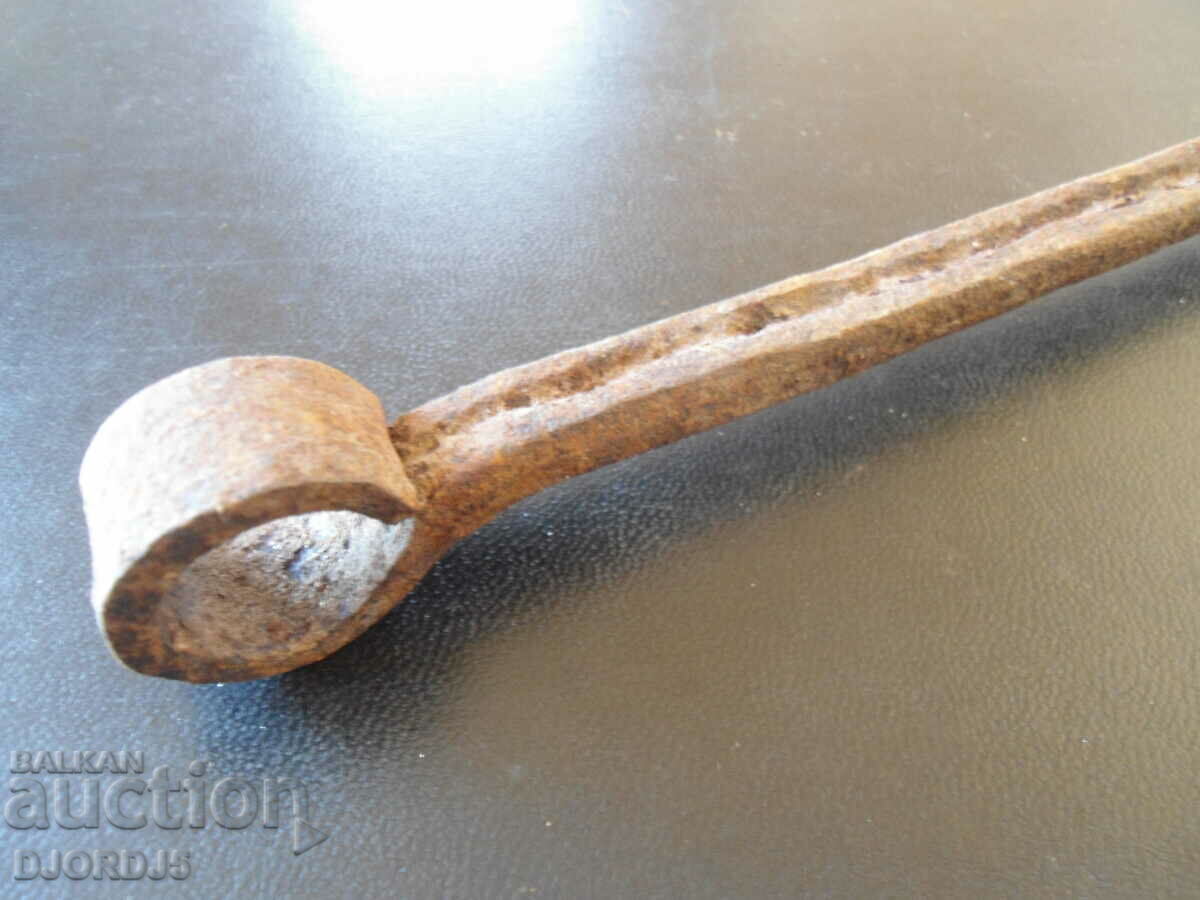 Auction  Old drill, chipping