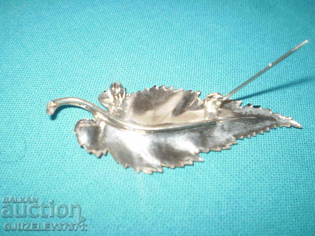 Καρφίτσα φύλλων λευκή Δίχρωμη μεταλλική με τιμή 19.99 BGN | € 10.22 Καρφίτσα φύλλων λευκή Δίχρωμη μεταλλική με τιμή 19.99 BGN | € 10.22