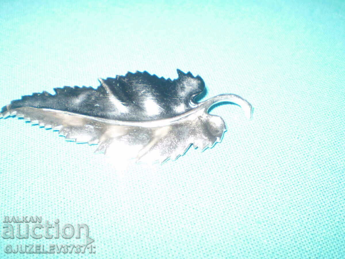 Δημοπρασία Καρφίτσα φύλλων λευκή Δίχρωμη μεταλλική Δημοπρασία Καρφίτσα φύλλων λευκή Δίχρωμη μεταλλική