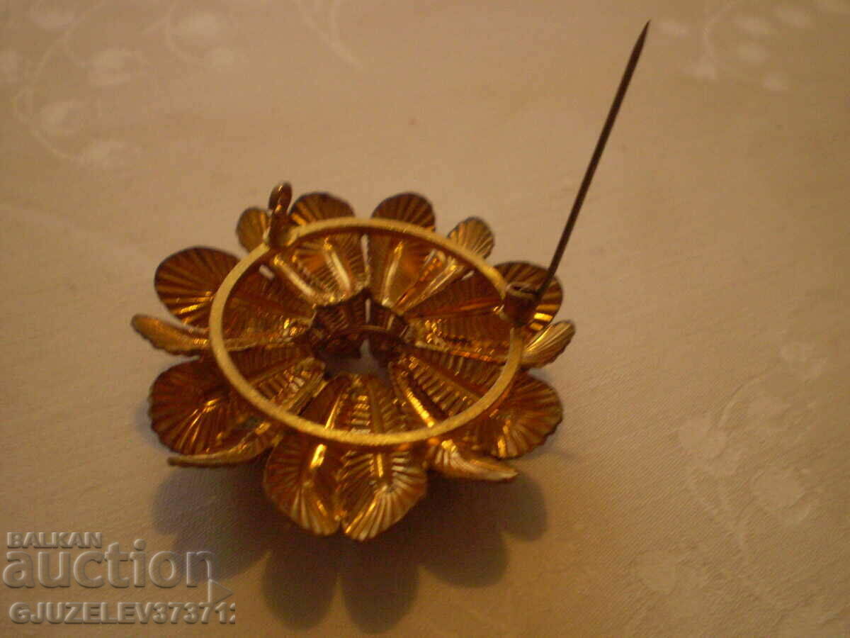 Broșă antică cu două straturi de flori din alamă cu preț 45.00 BGN | € 23.01