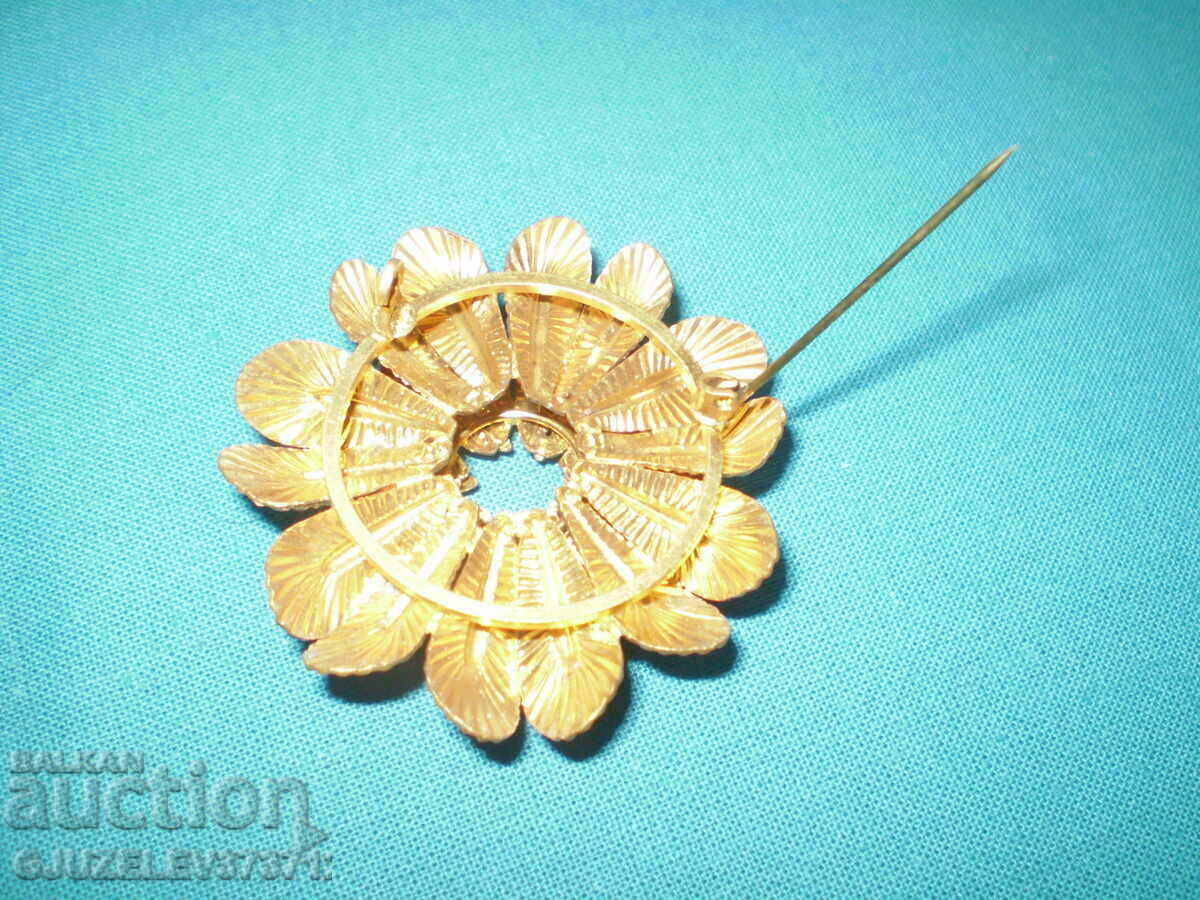 Licitație Broșă antică cu două straturi de flori din alamă