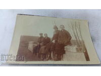 Снимка Двама мъже и две жени 1918