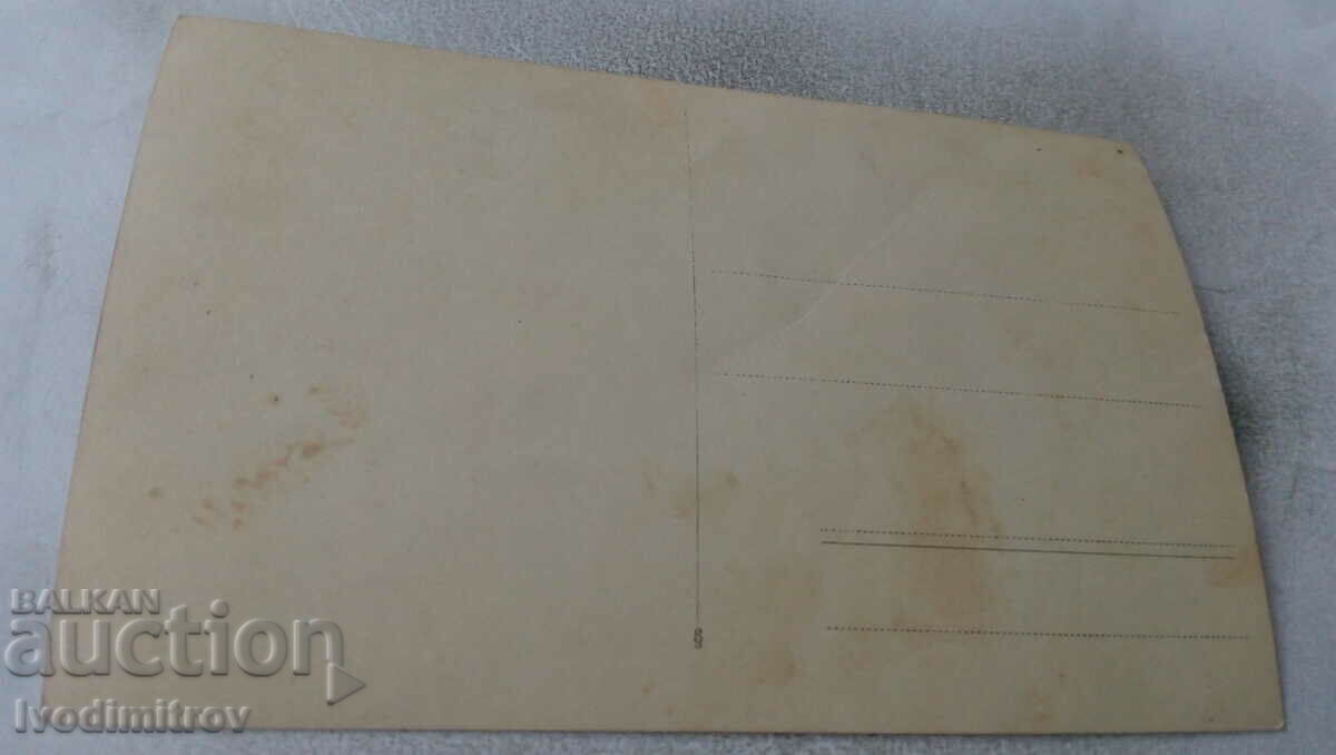 Φωτογραφία Άνδρες γυναίκες και παιδιά σε έναν θάμνο με τιμή 1.35 BGN | € 0.69 Φωτογραφία Άνδρες γυναίκες και παιδιά σε έναν θάμνο με τιμή 1.35 BGN | € 0.69