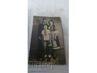 Снимка София Мъж момче и жена в народна носия 1937