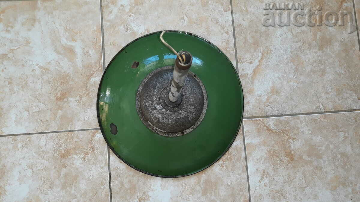 large enameled reflector industrial lamp 60s with price 41.00 BGN | € 20.96 large enameled reflector industrial lamp 60s with price 41.00 BGN | € 20.96