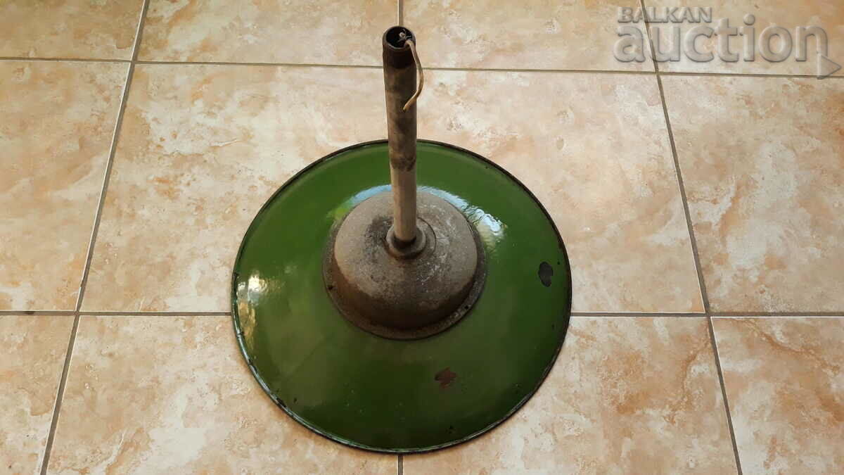 large enameled reflector industrial lamp 60s - 7 large enameled reflector industrial lamp 60s - 7