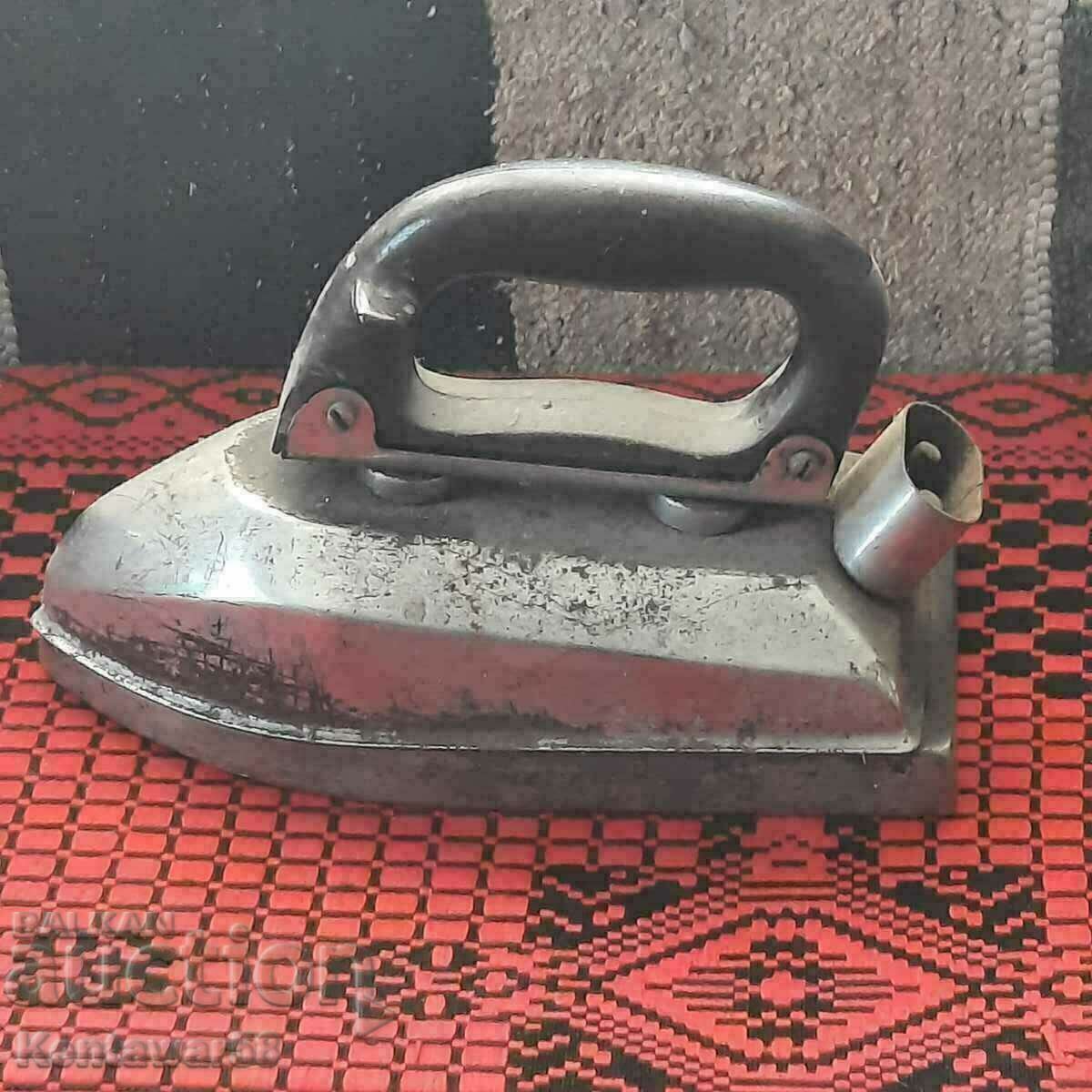 Electric iron with bakelite handle.