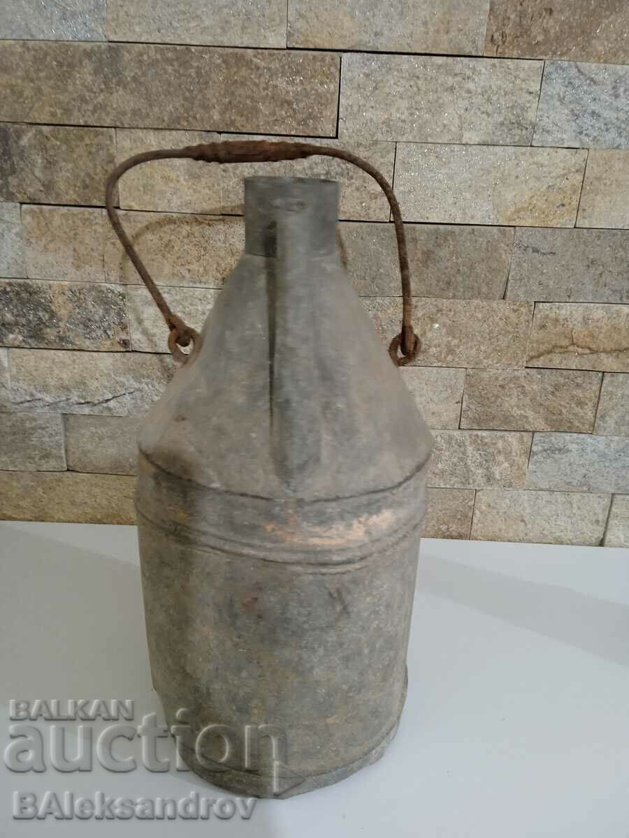 Παλιά τσίγκινα γλάστρα κήπου με τιμή 11.00 BGN | € 5.62 Παλιά τσίγκινα γλάστρα κήπου με τιμή 11.00 BGN | € 5.62