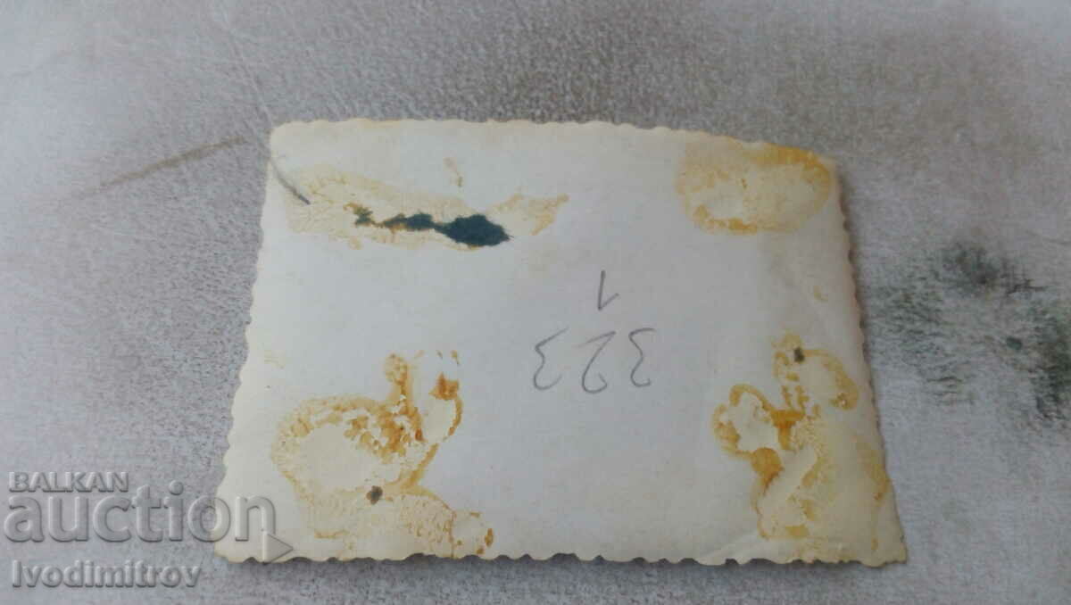 Снимка Мъже жени и деца пред голяма палатка с цена 0.75 лв. | € 0.38 Снимка Мъже жени и деца пред голяма палатка с цена 0.75 лв. | € 0.38