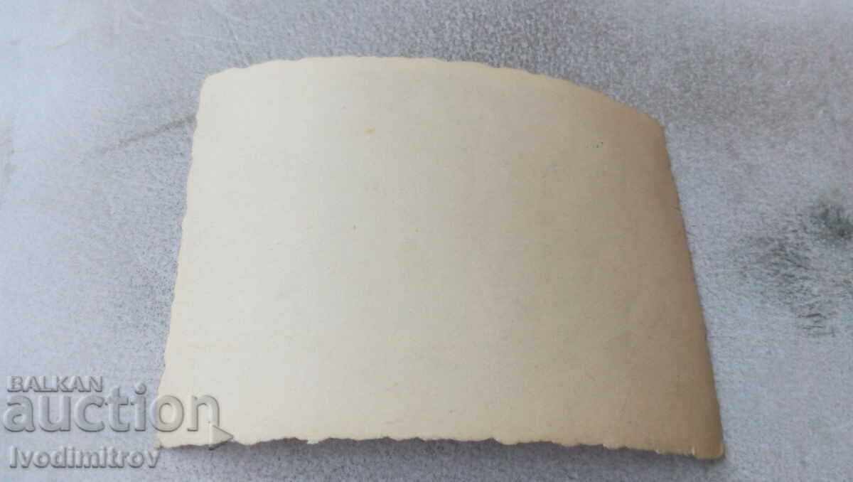 Снимка Жени и млади момичета с цена 0.65 лв. | € 0.33 Снимка Жени и млади момичета с цена 0.65 лв. | € 0.33