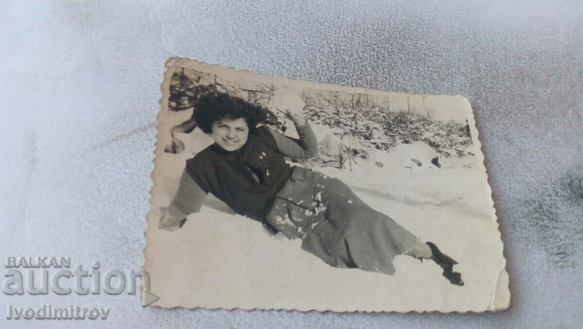 Fotografie Kralev dol Fată tânără în zăpadă 1956