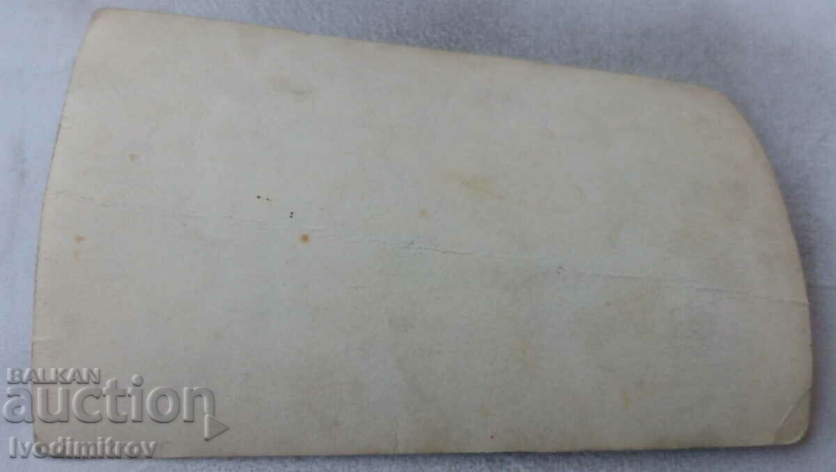 Foto Doi băieți cu bulgări de zăpadă iarna cu preț 0.85 BGN | € 0.43 Foto Doi băieți cu bulgări de zăpadă iarna cu preț 0.85 BGN | € 0.43