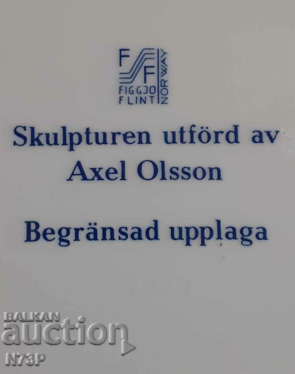 Delivery of PORCELAIN PANEL. COLLECTION. MADE IN NORWAY. Delivery of PORCELAIN PANEL. COLLECTION. MADE IN NORWAY.