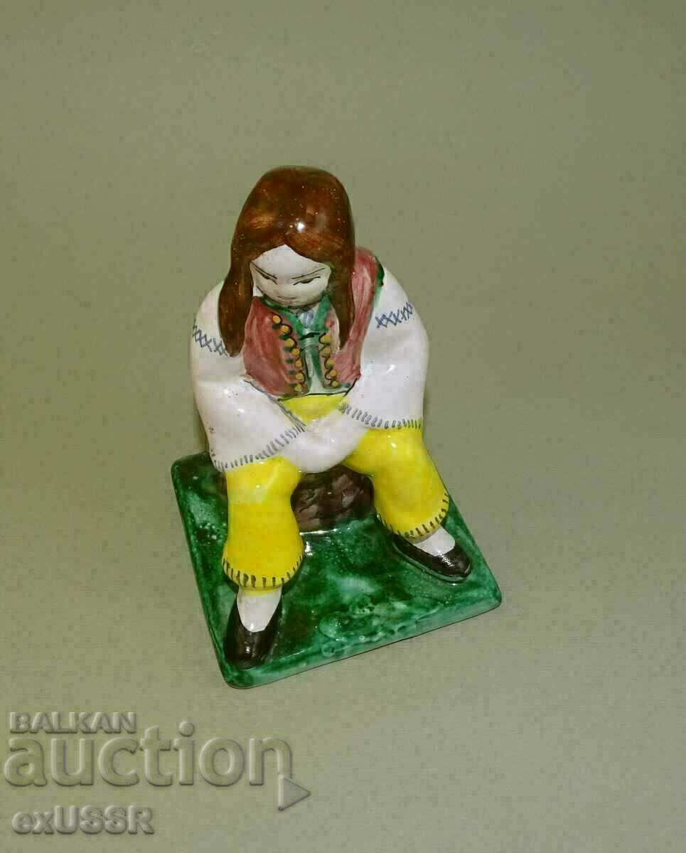 Licitație Figurină de fetiță indiană veche din ceramică cehă glazurată