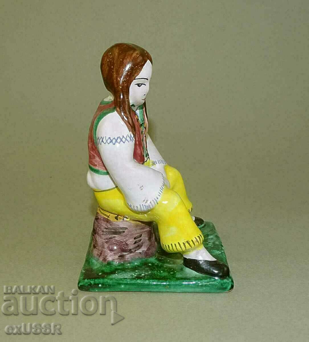 Стара чешка керамична глазирана фигура момиче индианка