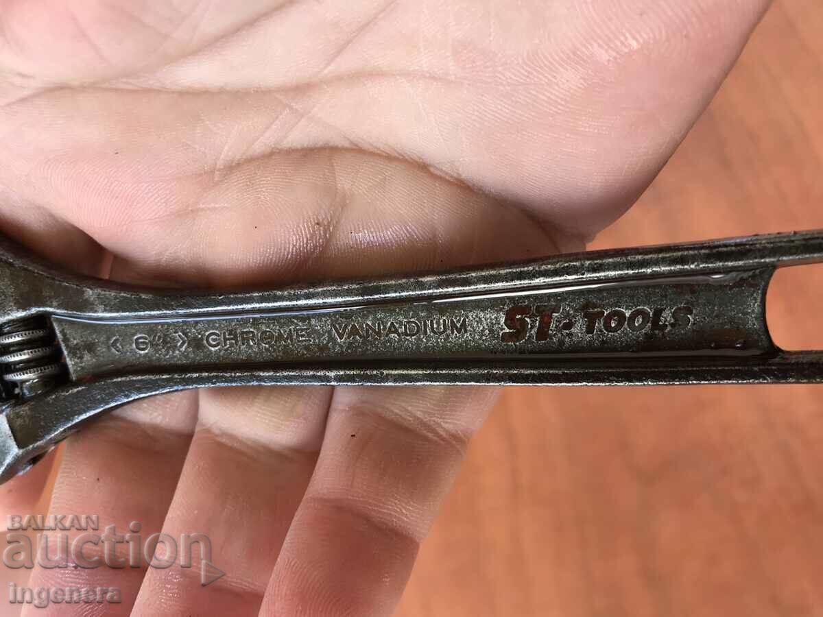 Auction  KEY FRENCH FLEXIBLE TOOL POCKET