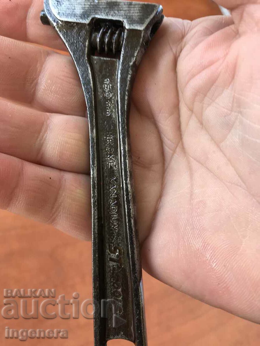 Delivery of KEY FRENCH FLEXIBLE TOOL POCKET