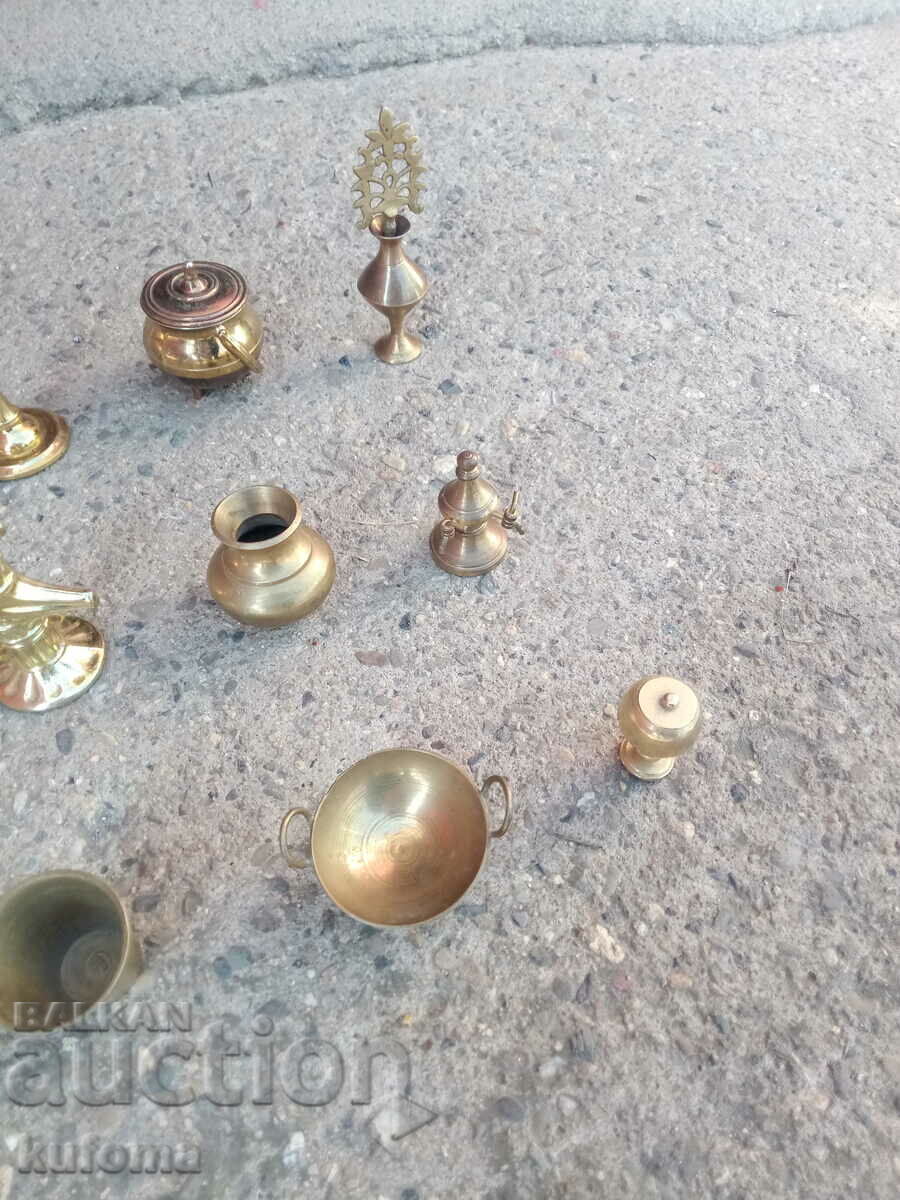 Παράδοση Πολλές ορειχάλκινες μινιατούρες Παράδοση Πολλές ορειχάλκινες μινιατούρες