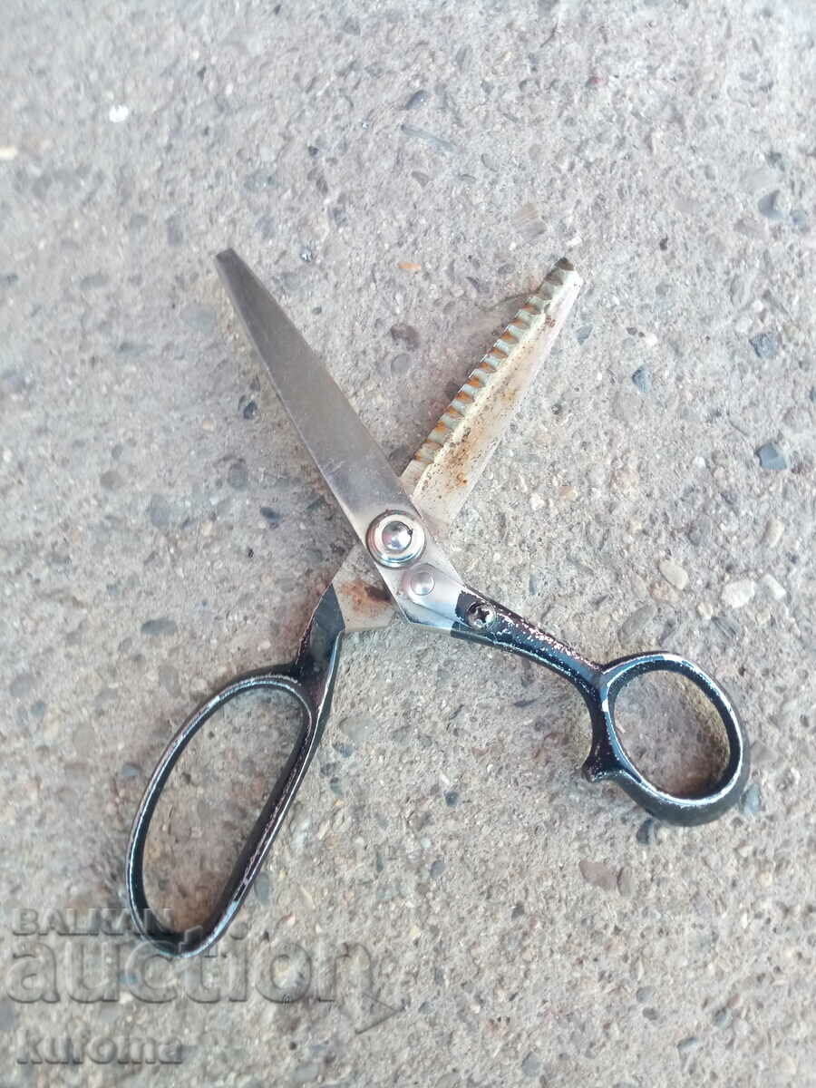 Old scissors for cutting fabric