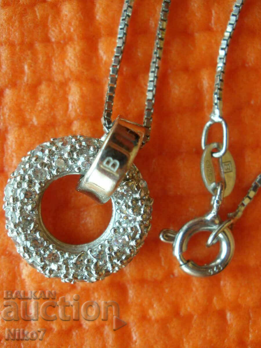 Auction  An interesting silver necklace.