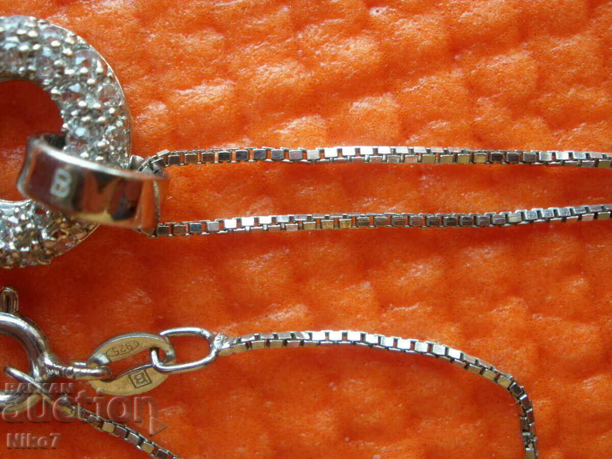 Delivery of An interesting silver necklace.