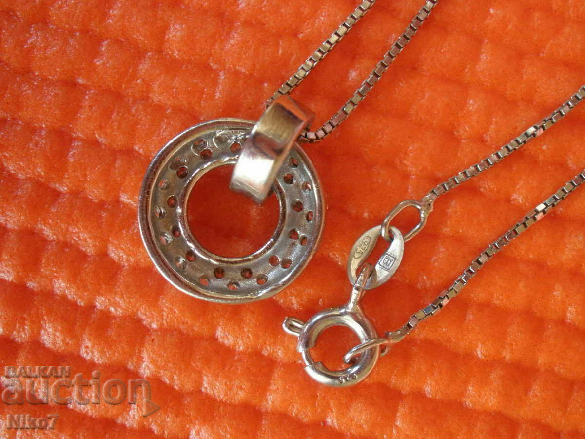 An interesting silver necklace. - 5