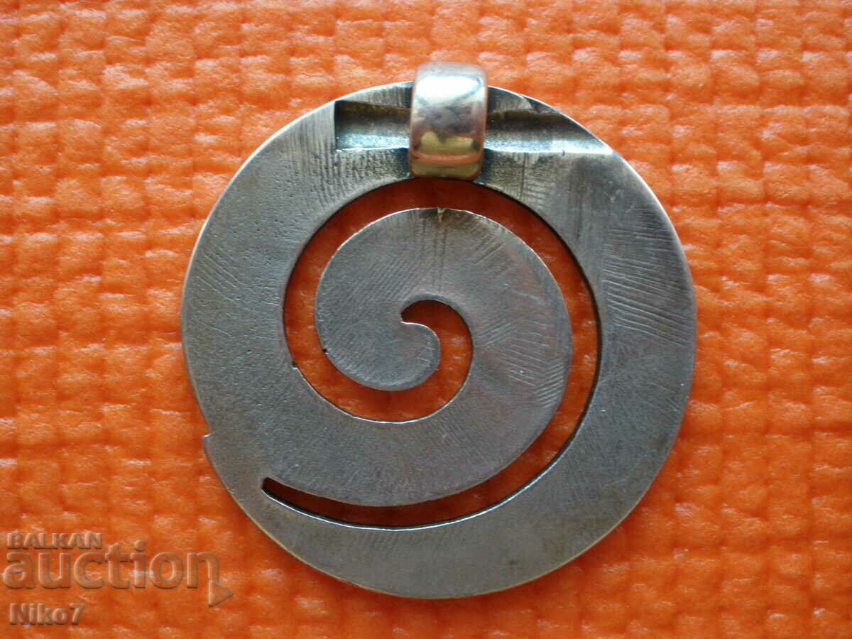 Pandantiv (medalion) placat cu argint. cu preț 4.99 BGN | € 2.55 Pandantiv (medalion) placat cu argint. cu preț 4.99 BGN | € 2.55