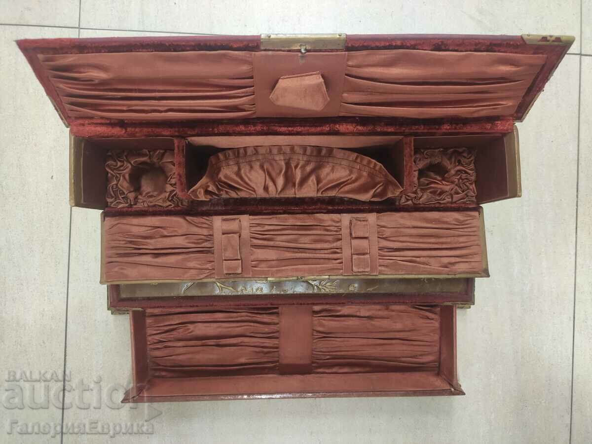 Auction Old jewelry box hand painted leather brass wood fabric Auction Old jewelry box hand painted leather brass wood fabric