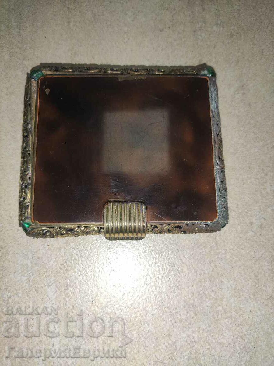 Παλιό μπρούτζινο μπρούτζινο επίχρυσο δωμάτιο πούδρας με τιμή 99.00 BGN | € 50.62 Παλιό μπρούτζινο μπρούτζινο επίχρυσο δωμάτιο πούδρας με τιμή 99.00 BGN | € 50.62