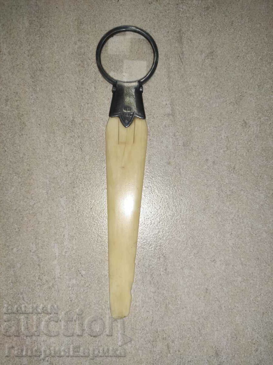 Παράδοση Παλιό μεγεθυντικό φακό ασημένια σφραγίδα οστών Παράδοση Παλιό μεγεθυντικό φακό ασημένια σφραγίδα οστών