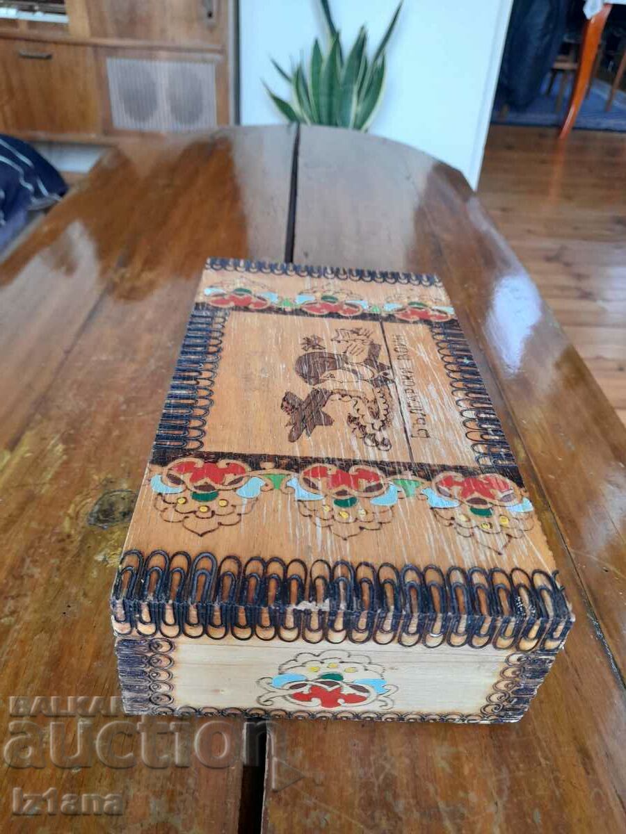 Auction Old wooden box, Bulgarian Voyn toiletry bag Auction Old wooden box, Bulgarian Voyn toiletry bag