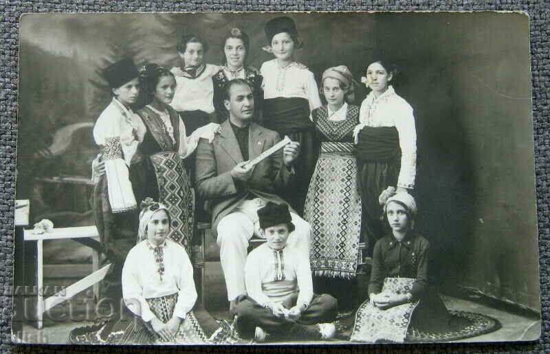 1936 фолклор читалище деца с български носии фото ПК