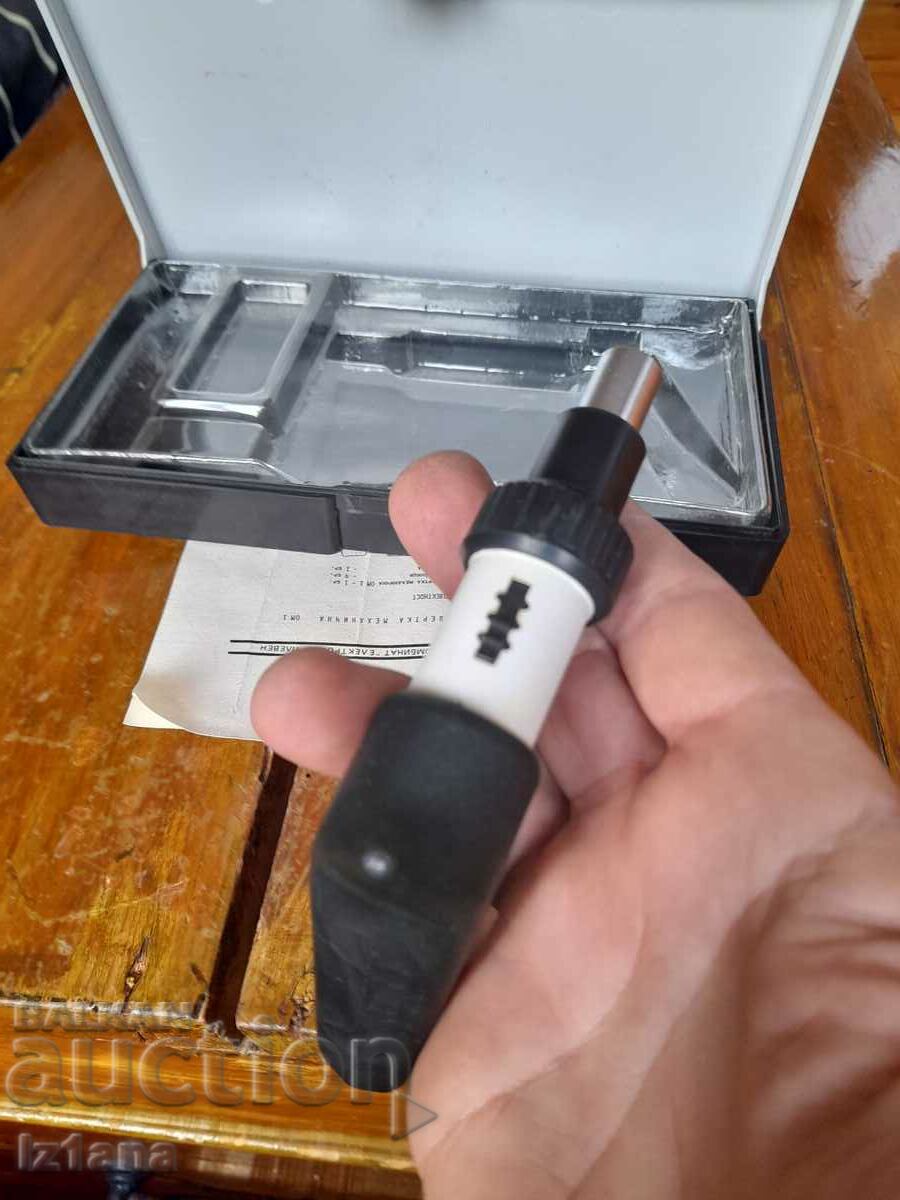 An old mechanical screwdriver - 5