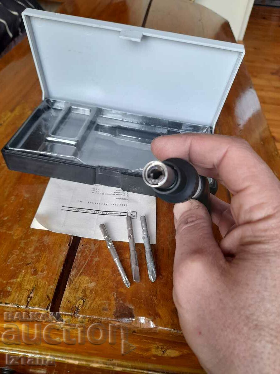 An old mechanical screwdriver - 7