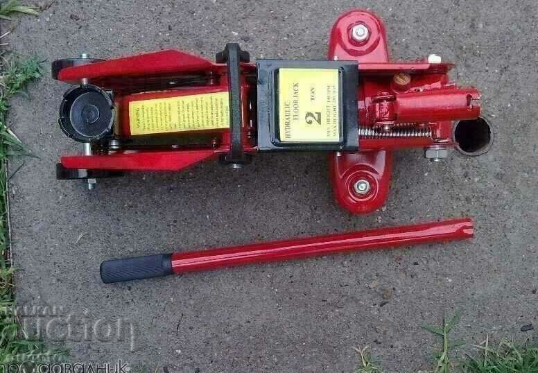 Auction  Crocodile-type hydraulic jack up to 2 t. From 140 to 300 mm. new ones
